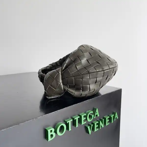 Hyper Peter BOTTEGA VENETA MINI JODIE-23*15*5CM 0123