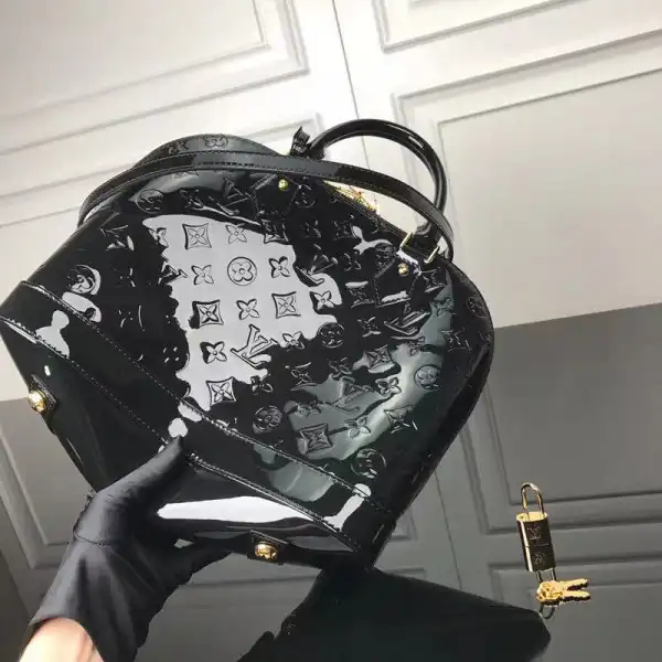 Hyper Peter LOUIS VUITTON ALMA PM 0131