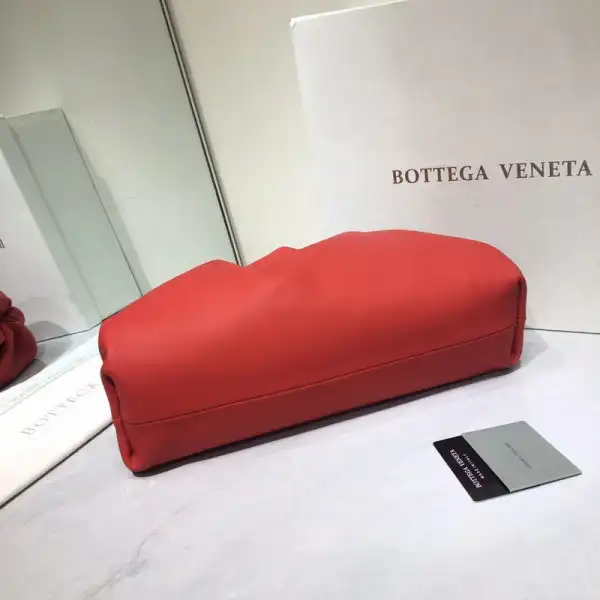 Hyperpeter BOTTEGA VENETA THE POUCH 0123