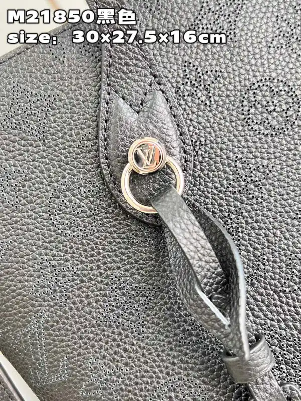 Hyper Peter LOUIS VUITTON BLOSSOM MM 0126