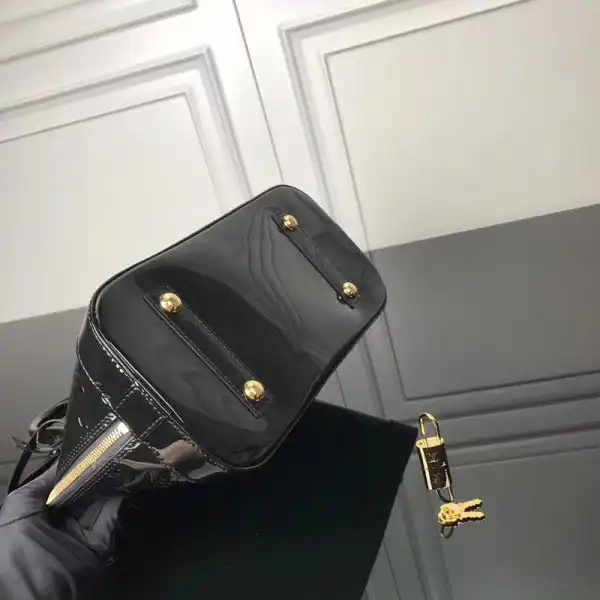 Hyper Peter LOUIS VUITTON ALMA PM 0131