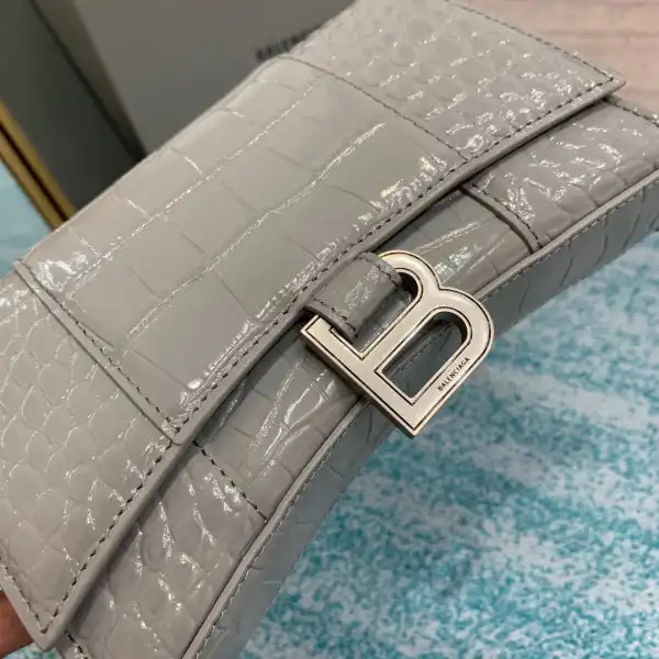 Hyperpeter BALENCIAGA  HOURGLASS CHAIN BAG 0130