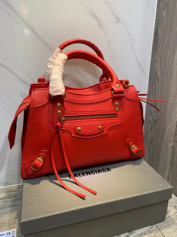 Hyper Peter BALENCIAGA NEO CHANELASSIC SMALL TOP HANDLE BAG 0130