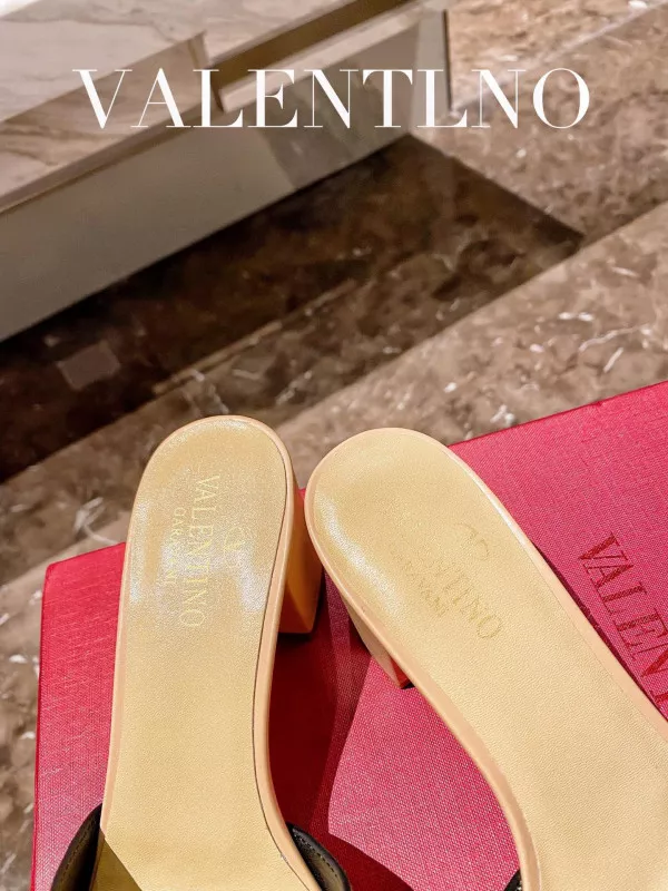 Hyperpeter VALENTINO VLOGO SIGNATURE SLIDE SANDAL 0118