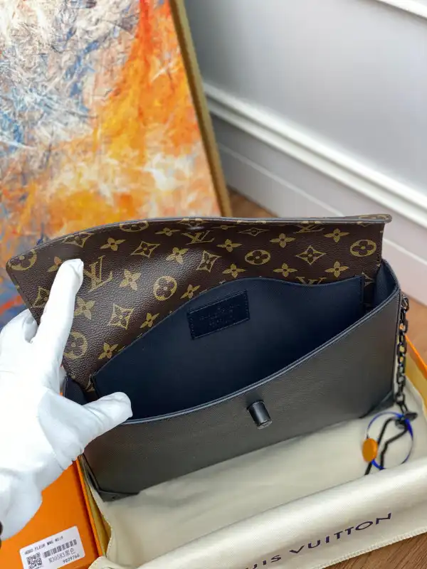 Hyper Peter LOUIS VUITTON POCHETTE VOYAGE STEAMER 0125