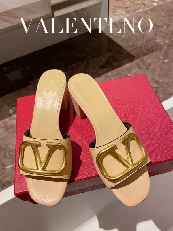 Hyperpeter VALENTINO VLOGO SIGNATURE SLIDE SANDAL 0118