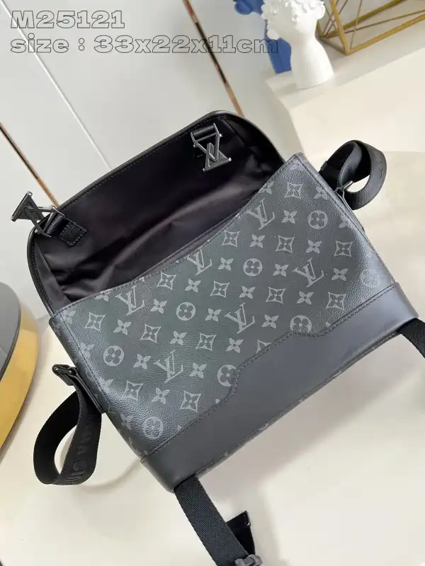 Hyper Peter LOUIS VUITTON Messenger Voyager PM-33*22.5*11CM 0131