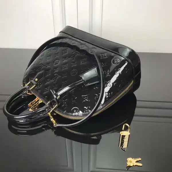 Hyper Peter LOUIS VUITTON ALMA PM 0131