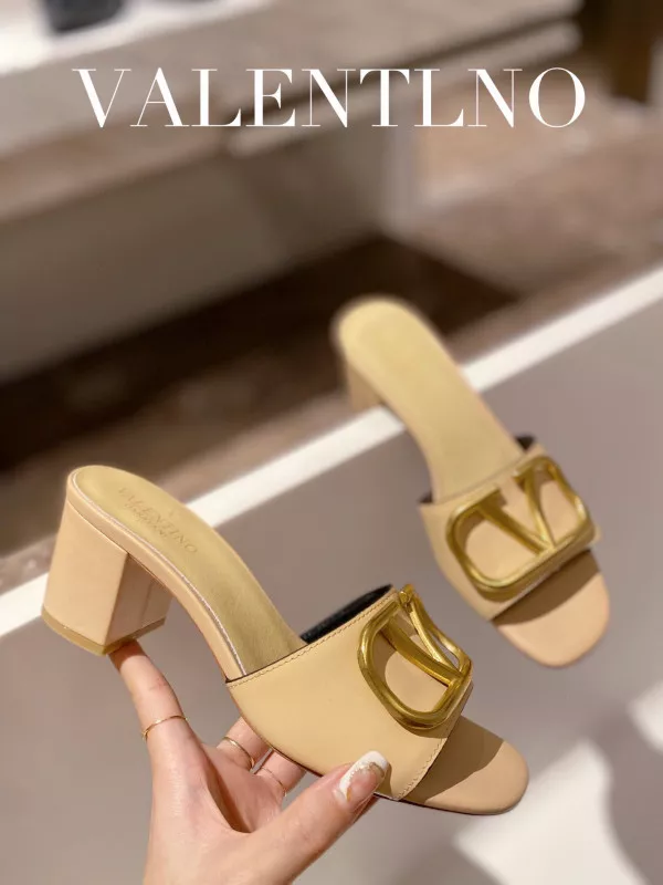 Hyperpeter VALENTINO VLOGO SIGNATURE SLIDE SANDAL 0118