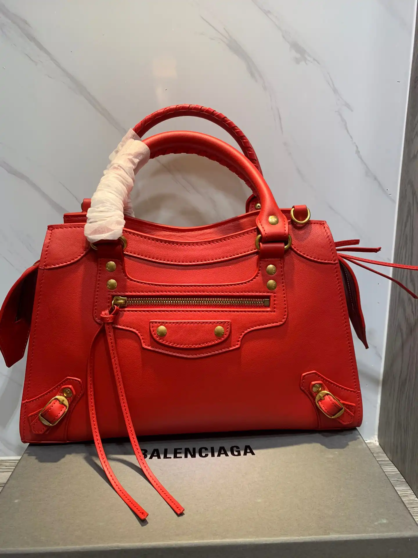 Hyper Peter BALENCIAGA NEO CHANELASSIC SMALL TOP HANDLE BAG 0130