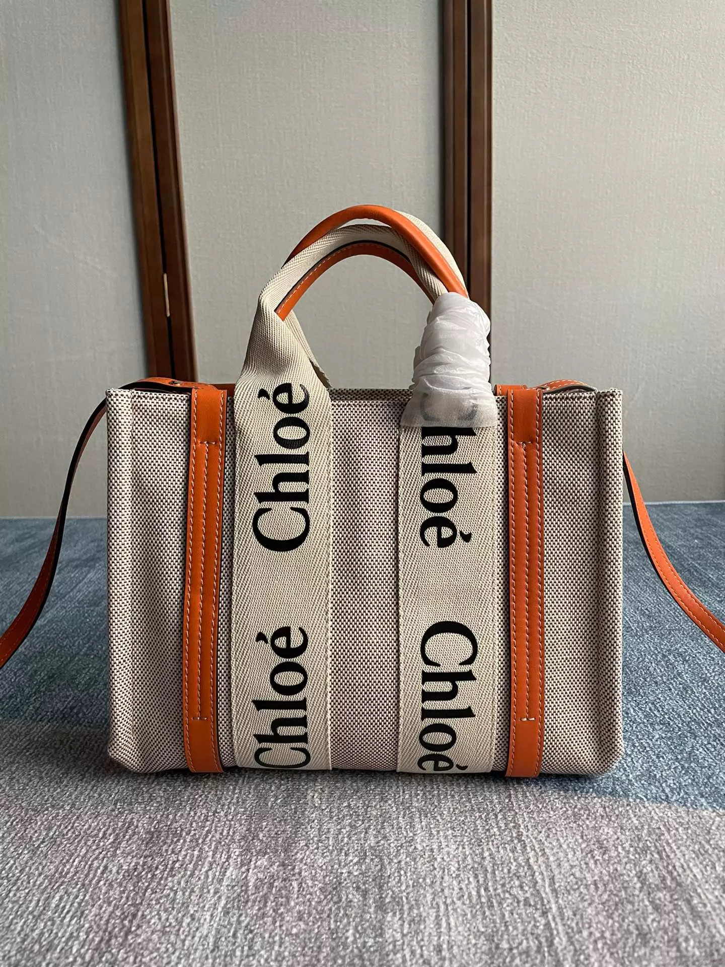 CHLOÉ SMALL WOODY TOTE BAG WITH STRAP 0117