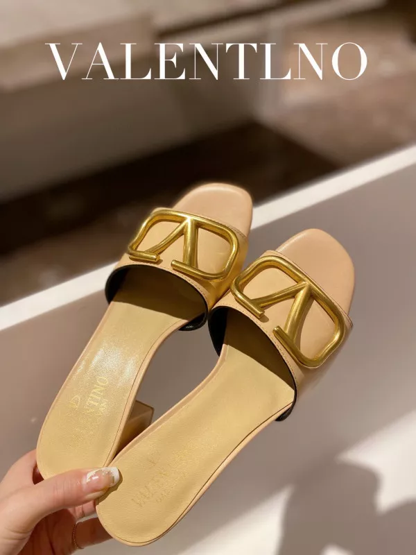 Hyperpeter VALENTINO VLOGO SIGNATURE SLIDE SANDAL 0118