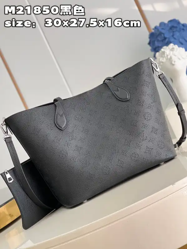 Hyper Peter LOUIS VUITTON BLOSSOM MM 0126