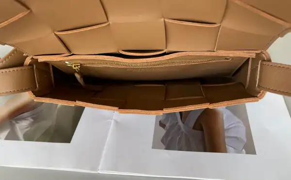 Hyperpeter BOTTEGA VENETA CASSETTE 0123