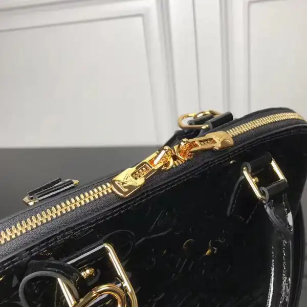 Hyper Peter LOUIS VUITTON ALMA PM 0131