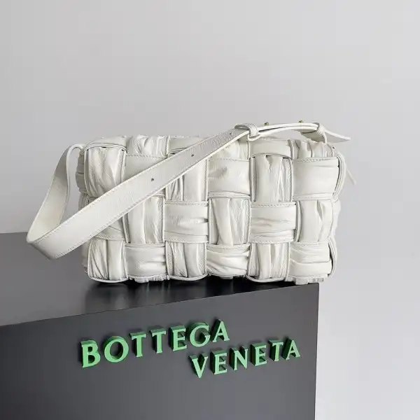 Hyper Peter BOTTEGA VENETA BRICK CASSETTE 0123