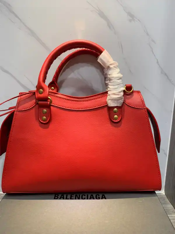 Hyper Peter BALENCIAGA NEO CHANELASSIC SMALL TOP HANDLE BAG 0130