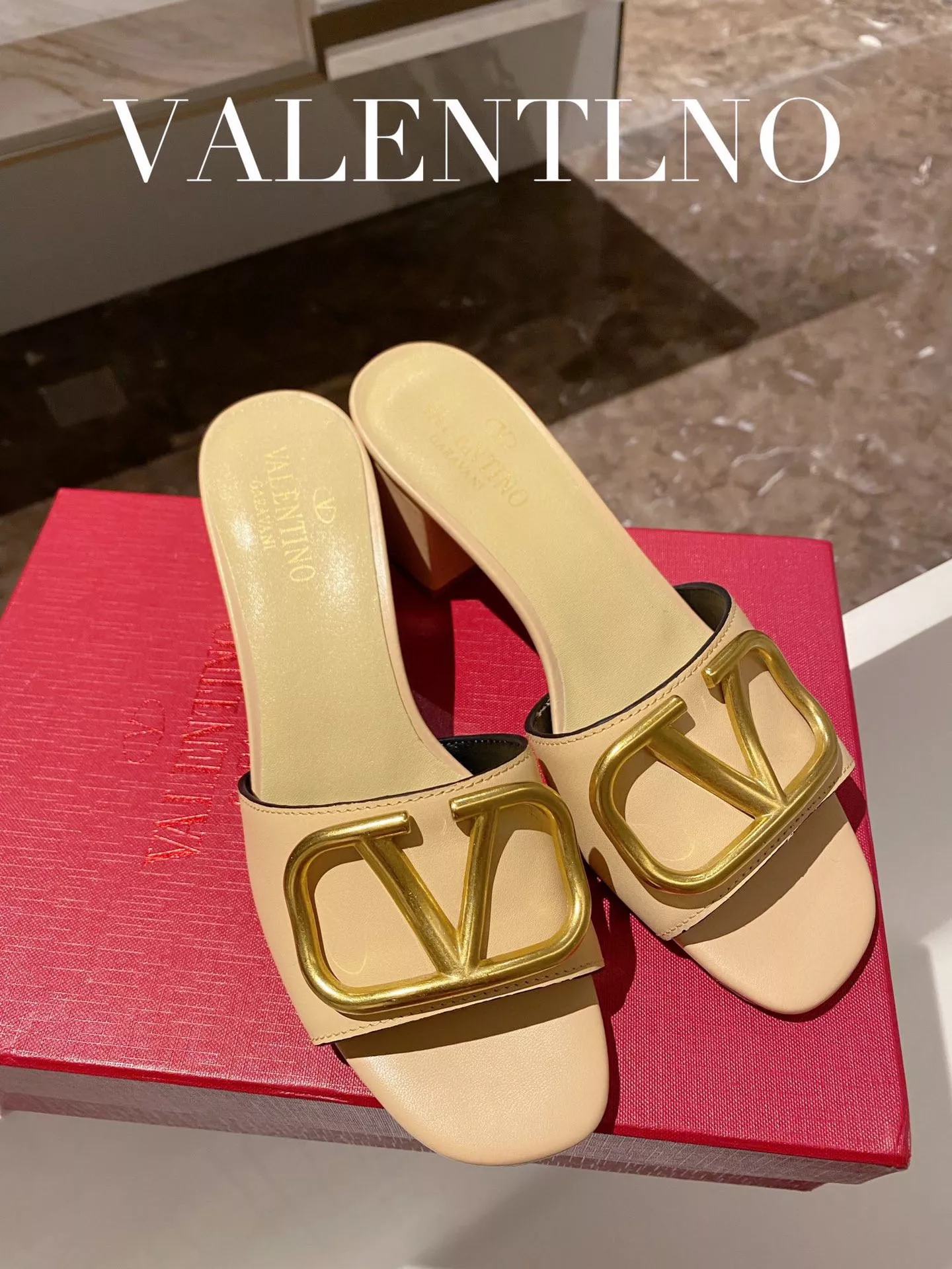 Hyperpeter VALENTINO VLOGO SIGNATURE SLIDE SANDAL 0118