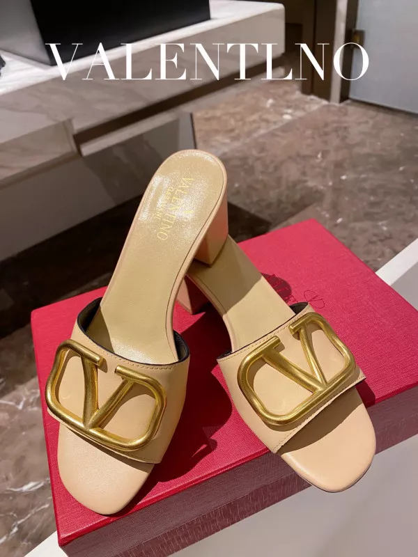 Hyperpeter VALENTINO VLOGO SIGNATURE SLIDE SANDAL 0118