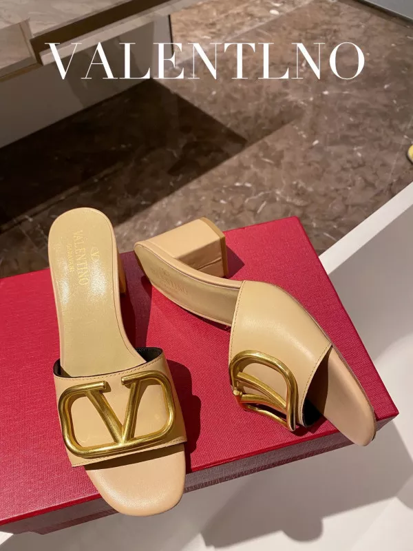 Hyperpeter VALENTINO VLOGO SIGNATURE SLIDE SANDAL 0118