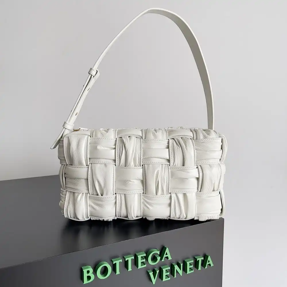 Hyper Peter BOTTEGA VENETA BRICK CASSETTE 0123