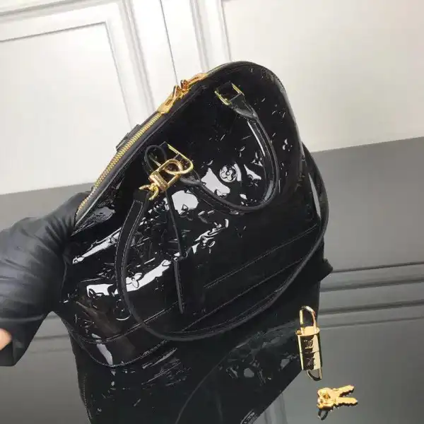 Hyper Peter LOUIS VUITTON ALMA PM 0131