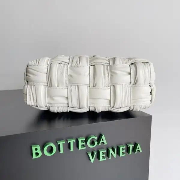 Hyper Peter BOTTEGA VENETA BRICK CASSETTE 0123