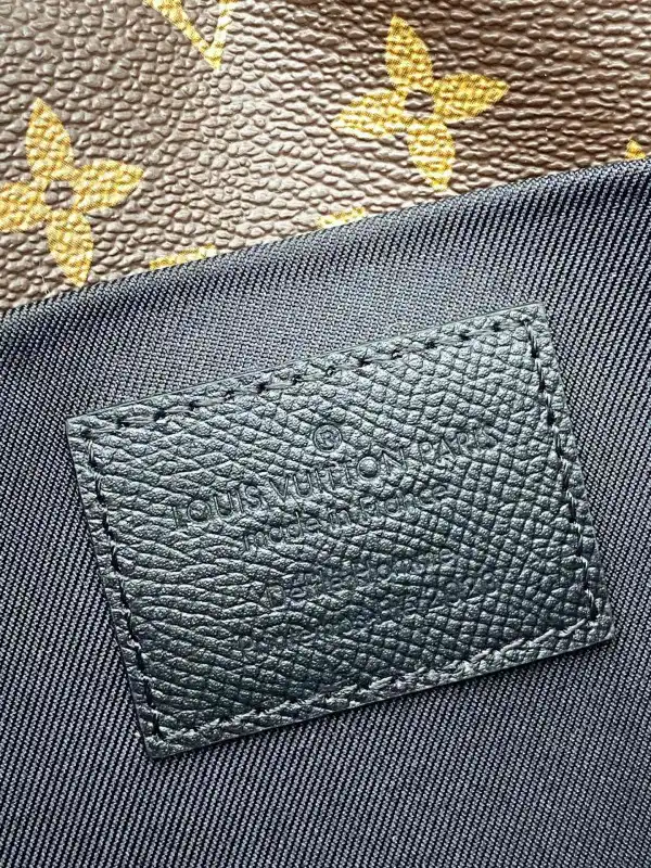 Hyper Peter LOUIS VUITTON POCHETTE VOYAGE STEAMER 0125