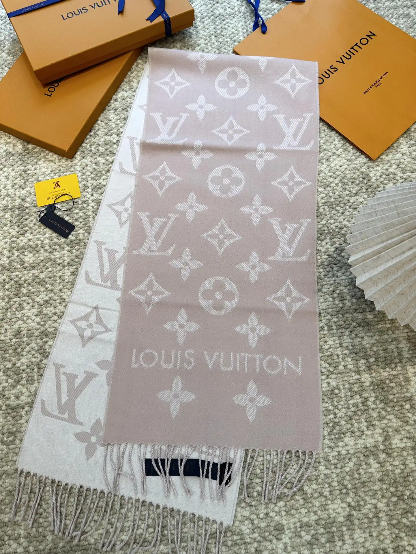 Hyper Peter LOUIS VUITTON SCARF 0204