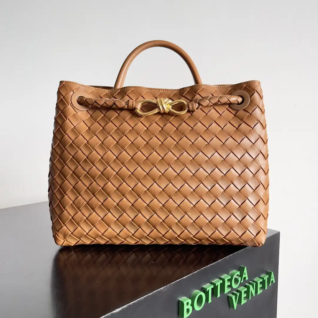 Hyperpeter BOTTEGA VENETA MEDIUM ANDIAMO 0202