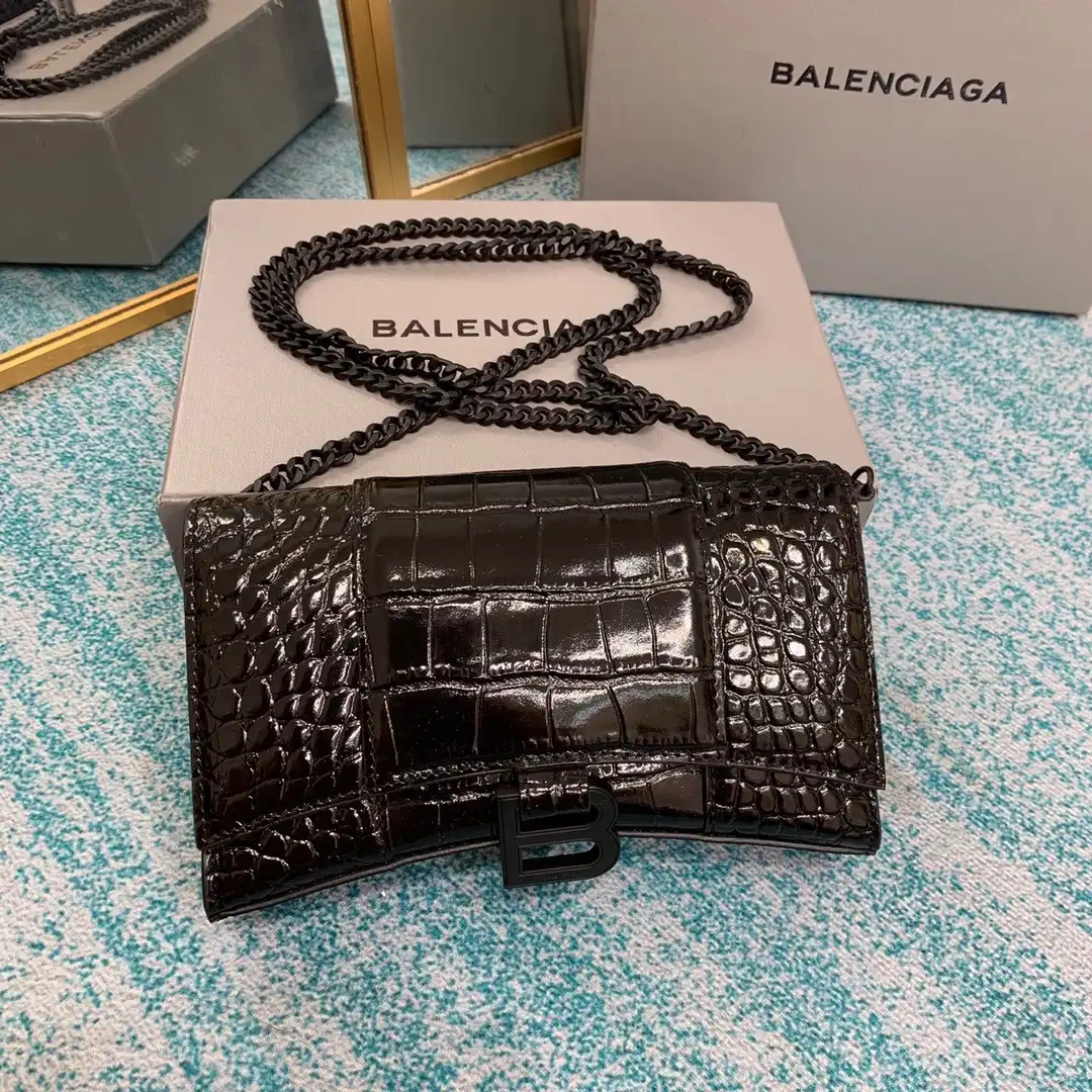 BALENCIAGA HOURGLASS WALLET ON CHAIN 0201