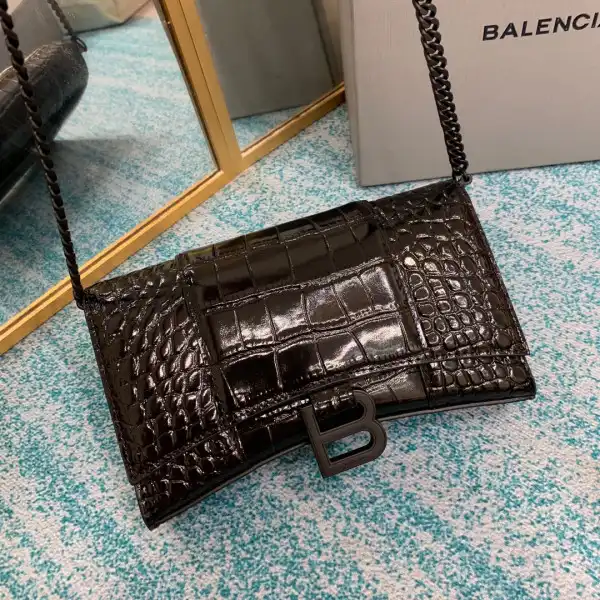 Hyperpeter BALENCIAGA HOURGLASS WALLET ON CHAIN 0201