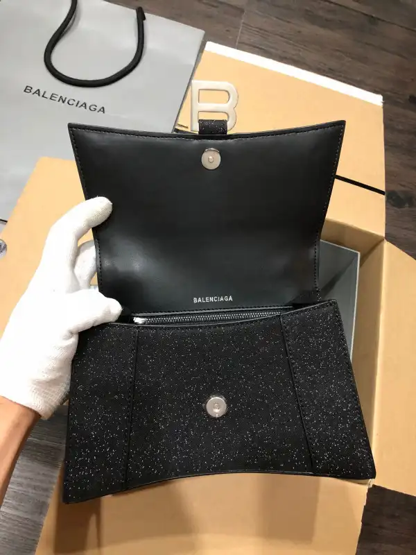 Hyperpeter BALENCIAGA HOURGLASS 0201