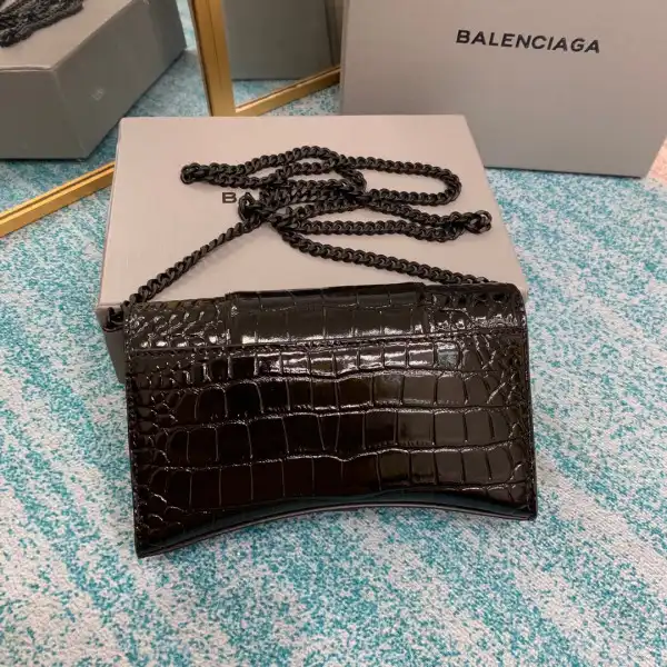 Hyperpeter BALENCIAGA HOURGLASS WALLET ON CHAIN 0201