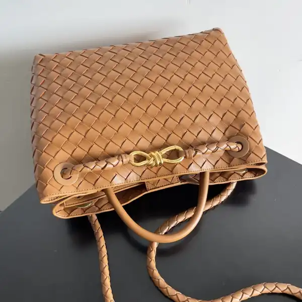 Hyperpeter BOTTEGA VENETA MEDIUM ANDIAMO 0202