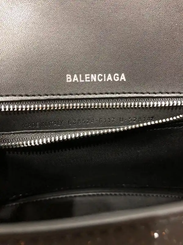 Hyperpeter BALENCIAGA HOURGLASS 0201