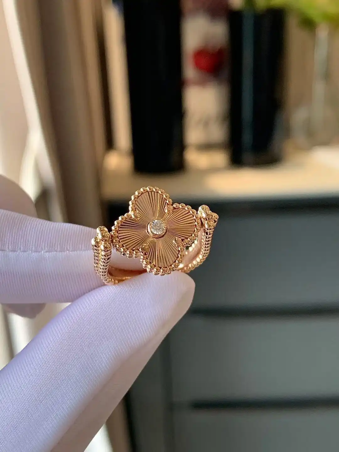 Van CHANELeef & Arpels  Perlée Reversible Ring 0204