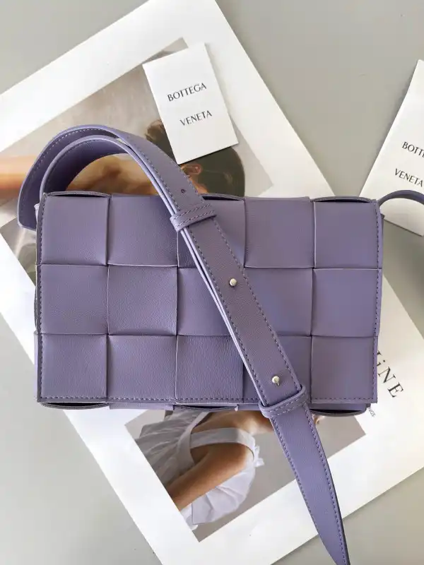 Hyper Peter BOTTEGA VENETA CASSETTE 0202