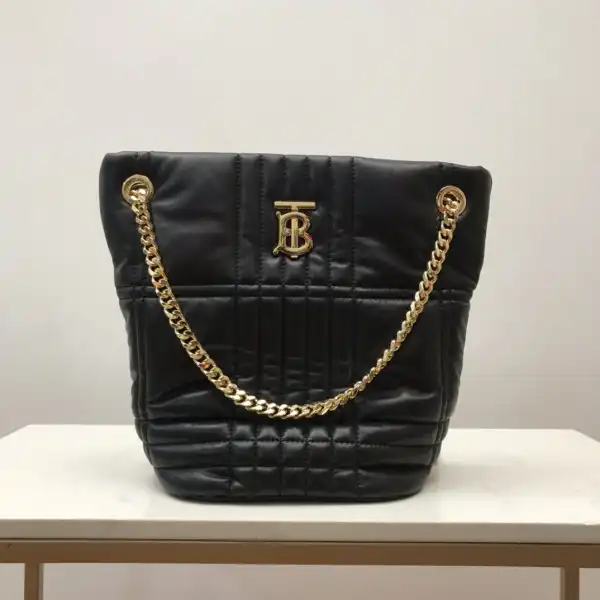 Hyperpeter BURBERRY Small Quilted Lambskin Lola Bucket Bag 0203