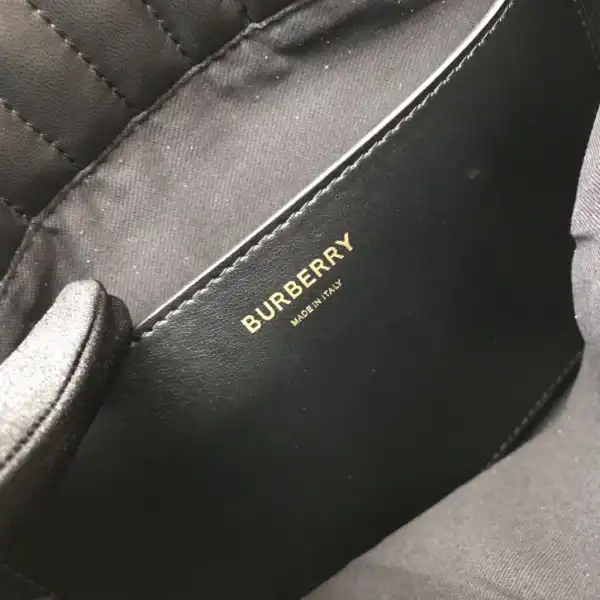 Hyperpeter BURBERRY Small Quilted Lambskin Lola Bucket Bag 0203