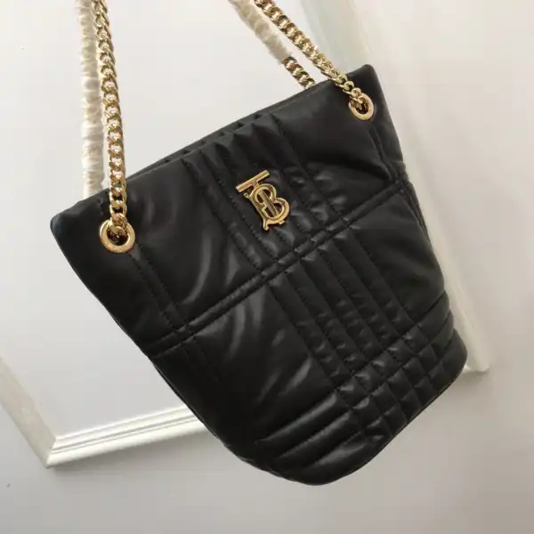 Hyperpeter BURBERRY Small Quilted Lambskin Lola Bucket Bag 0203