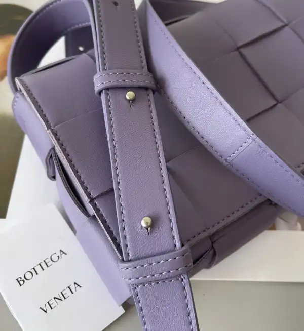 Hyper Peter BOTTEGA VENETA CASSETTE 0202