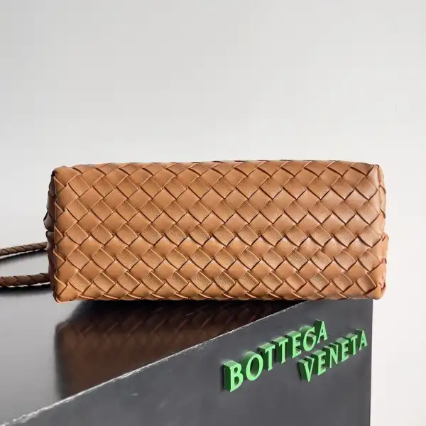 Hyperpeter BOTTEGA VENETA MEDIUM ANDIAMO 0202